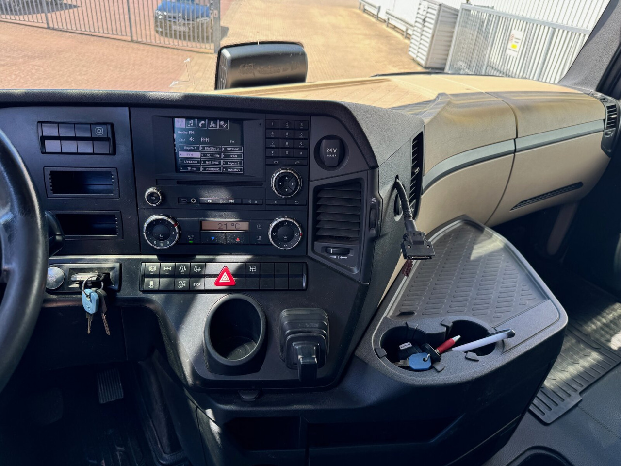 Mercedes-Benz Arocs 1842 LS 4x2 Arocs 1842 LS 4x2, Retarder, StreamSpace, Hydraulik - Nyergesvontató: 4 kép. Mercedes-Benz Arocs 1842 LS 4x2 Arocs 1842 LS 4x2, Retarder, StreamSpace, Hydraulik - Nyergesvontató: 4 kép.