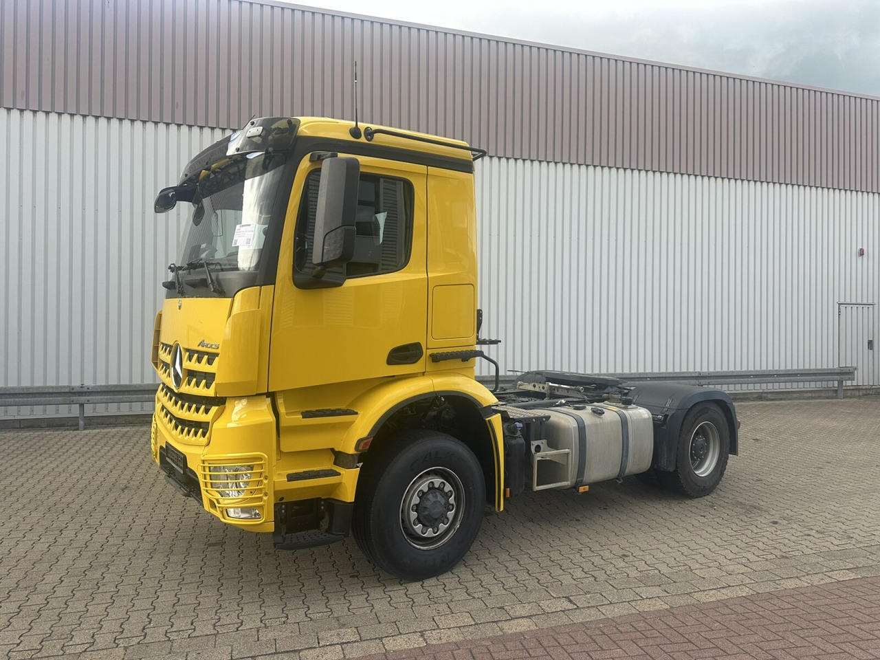 Mercedes-Benz Arocs 1851 LS 4x4 HAD Arocs 1851 LS 4x4 HAD, Hydraulik, Navi, MultimediaCockpit - Nyergesvontató: 1 kép. Mercedes-Benz Arocs 1851 LS 4x4 HAD Arocs 1851 LS 4x4 HAD, Hydraulik, Navi, MultimediaCockpit - Nyergesvontató: 1 kép.