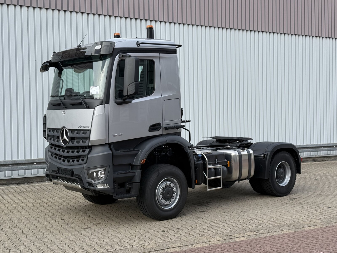 Mercedes-Benz Arocs 1853 AS 4x4 Arocs 1853 AS 4x4, Retarder, MultimediaCockpit, Navi - Nyergesvontató: 1 kép. Mercedes-Benz Arocs 1853 AS 4x4 Arocs 1853 AS 4x4, Retarder, MultimediaCockpit, Navi - Nyergesvontató: 1 kép.