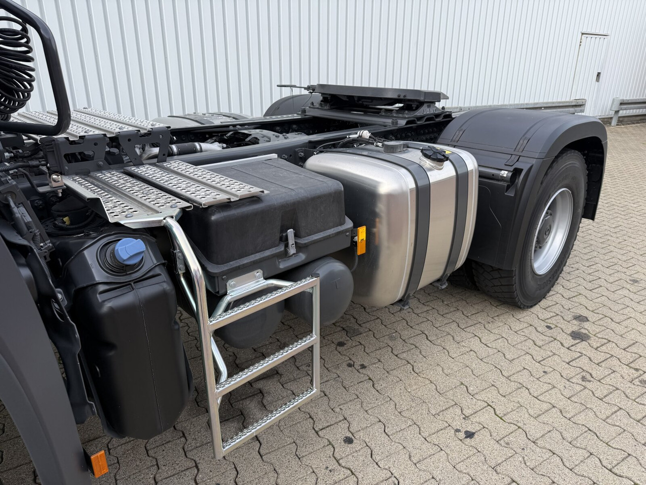 Mercedes-Benz Arocs 1853 AS 4x4 Arocs 1853 AS 4x4, Retarder, MultimediaCockpit, Navi - Nyergesvontató: 2 kép. Mercedes-Benz Arocs 1853 AS 4x4 Arocs 1853 AS 4x4, Retarder, MultimediaCockpit, Navi - Nyergesvontató: 2 kép.