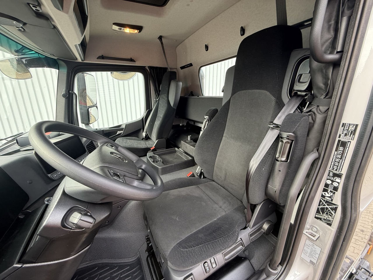 Mercedes-Benz Arocs 1853 AS 4x4 Arocs 1853 AS 4x4, Retarder, MultimediaCockpit, Navi - Nyergesvontató: 5 kép. Mercedes-Benz Arocs 1853 AS 4x4 Arocs 1853 AS 4x4, Retarder, MultimediaCockpit, Navi - Nyergesvontató: 5 kép.