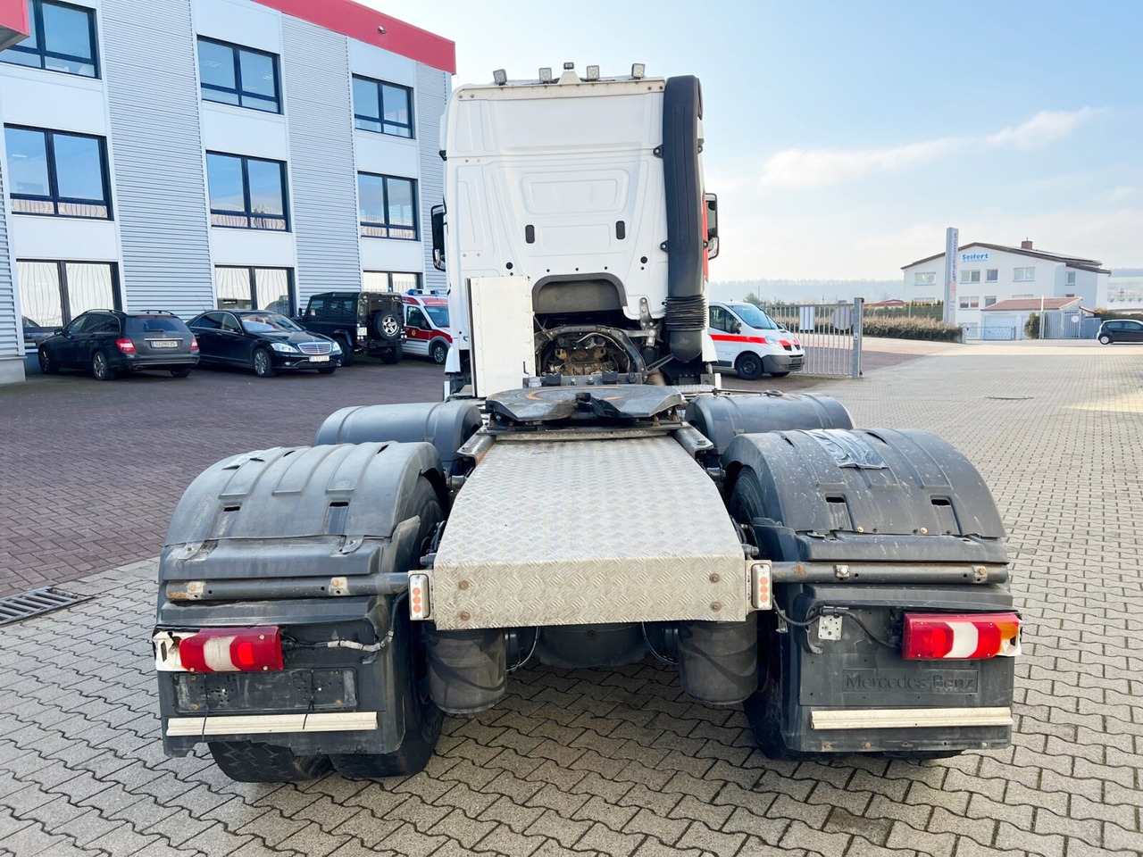 Nyergesvontató Mercedes-Benz Arocs 3351 LS 6x4 Arocs 3351 LS 6x4, StreamSpace, Bi-Xenon, Hydraulik: 12 kép. Nyergesvontató Mercedes-Benz Arocs 3351 LS 6x4 Arocs 3351 LS 6x4, StreamSpace, Bi-Xenon, Hydraulik: 12 kép.