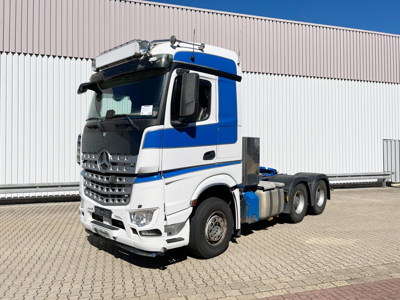 Mercedes-Benz Arocs 3358 LS 6x4 Arocs 3358 LS 6x4, Retarder, StreamSpace, Bi-Xenon, Hydraulik - Nyergesvontató: 1 kép. Mercedes-Benz Arocs 3358 LS 6x4 Arocs 3358 LS 6x4, Retarder, StreamSpace, Bi-Xenon, Hydraulik - Nyergesvontató: 1 kép.
