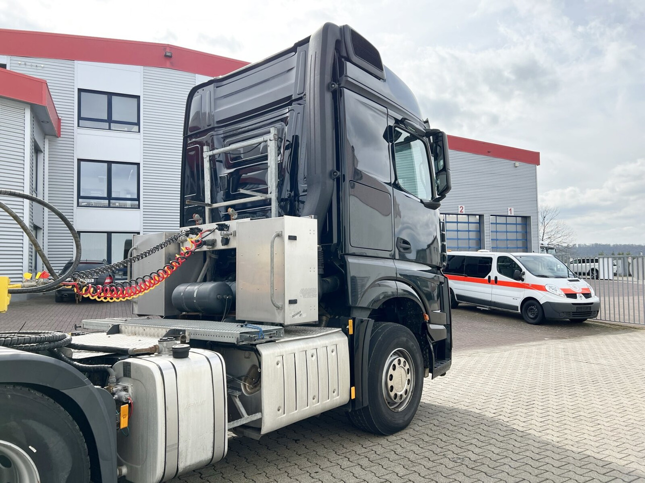 Mercedes-Benz Arocs 3358 LS 6x4 Arocs 3358 LS 6x4, StreamSpace, Turbo-Retarder-Kupplung, Kipphydraulik - Nyergesvontató: 5 kép. Mercedes-Benz Arocs 3358 LS 6x4 Arocs 3358 LS 6x4, StreamSpace, Turbo-Retarder-Kupplung, Kipphydraulik - Nyergesvontató: 5 kép.