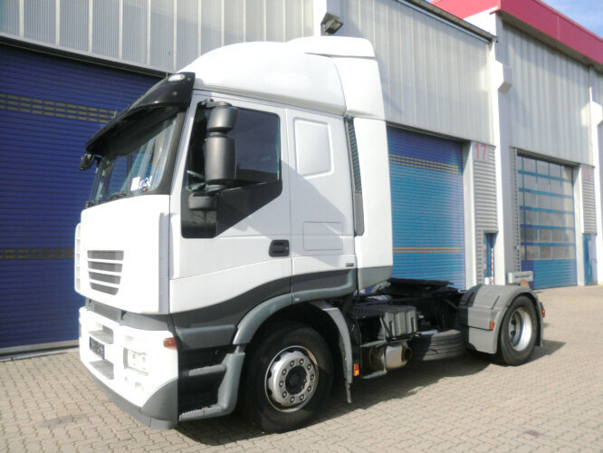 Stralis 440S45T/P 4x2 Stralis 440S45T/P 4x2 - Nyergesvontató: 1 kép. Stralis 440S45T/P 4x2 Stralis 440S45T/P 4x2 - Nyergesvontató: 1 kép.