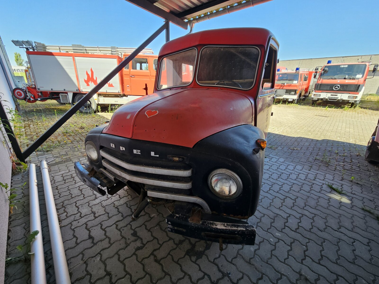 Opel Blitz LF8, Blitz, Oldtimer Feuerwehr, Restaurationsobjekt, Teilespender - Mentőautó: 1 kép. Opel Blitz LF8, Blitz, Oldtimer Feuerwehr, Restaurationsobjekt, Teilespender - Mentőautó: 1 kép.