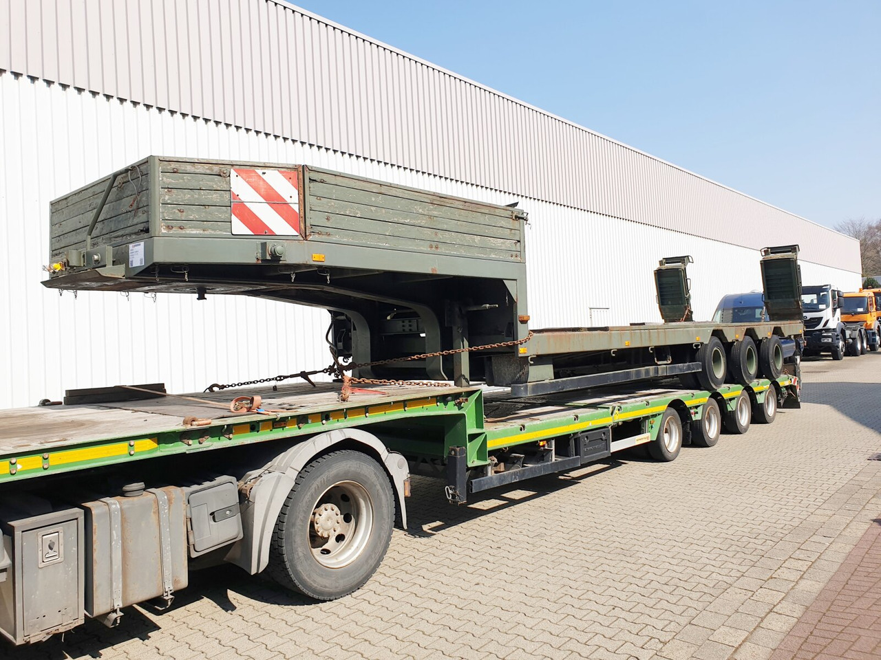 P 528/803-01 BLUMHARDT P 528/803-01, 3-Achs Satteltieflader, Ex- - Félpótkocsi mélybölcsős: 1 kép. P 528/803-01 BLUMHARDT P 528/803-01, 3-Achs Satteltieflader, Ex- - Félpótkocsi mélybölcsős: 1 kép.