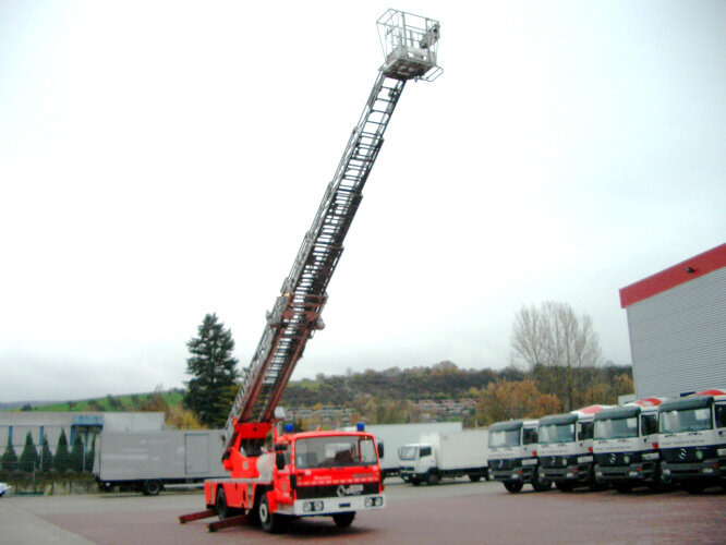 Renault G F231 4x2 - Tűzoltóautó: 1 kép. Renault G F231 4x2 - Tűzoltóautó: 1 kép.