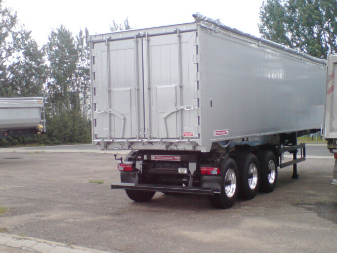 SKA 27-11m F-A-G SKA 27-11m, ca. 53m³ Alu-Kippmulde - Félpótkocsi billenőplatós: 5 kép. SKA 27-11m F-A-G SKA 27-11m, ca. 53m³ Alu-Kippmulde - Félpótkocsi billenőplatós: 5 kép.