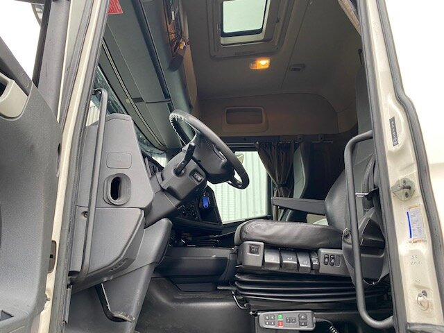 Scania R450 LB 6x2-4 R450 LB 6x2-4 Getränkekoffer, Retarder, Lift-/Lenkachse, Stapleraufnahme - Dobozos felépítményű teherautó: 3 kép. Scania R450 LB 6x2-4 R450 LB 6x2-4 Getränkekoffer, Retarder, Lift-/Lenkachse, Stapleraufnahme - Dobozos felépítményű teherautó: 3 kép.
