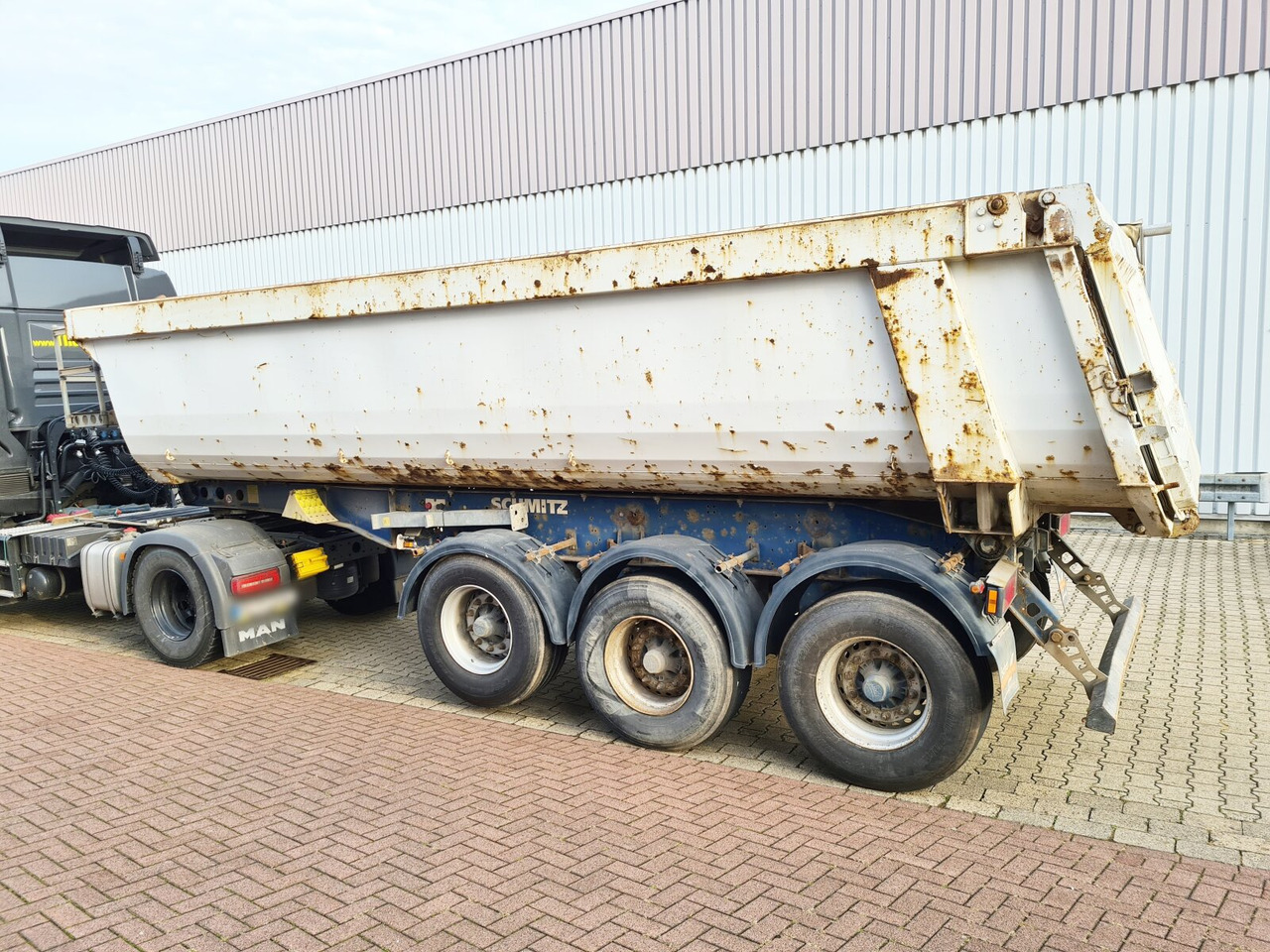 Schmitz Cargobull SKI 24 SL 7.2 SKI 24 SL 7.2, Stahlmulde ca. 24m³, Liftachse - Félpótkocsi billenőplatós: 4 kép. Schmitz Cargobull SKI 24 SL 7.2 SKI 24 SL 7.2, Stahlmulde ca. 24m³, Liftachse - Félpótkocsi billenőplatós: 4 kép.