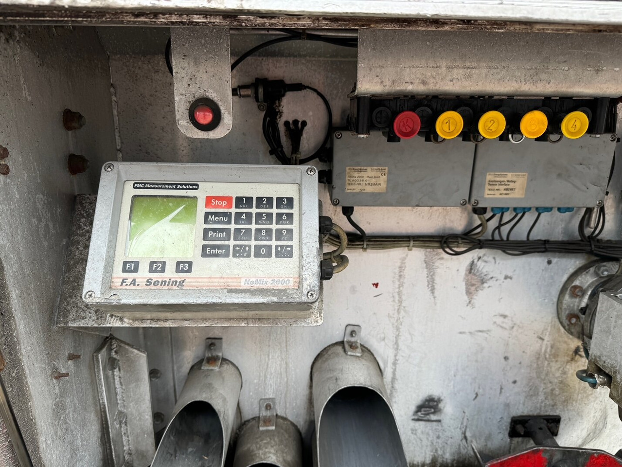 Schrader Z-STA 24-42.7/4 Tankauflieger Z-STA 24-42.7/4, 4 Kammern, ca. 42700l, 2x Liftachse, Oben-/Untenbefüllung - Tartályos félpótkocsi: 3 kép. Schrader Z-STA 24-42.7/4 Tankauflieger Z-STA 24-42.7/4, 4 Kammern, ca. 42700l, 2x Liftachse, Oben-/Untenbefüllung - Tartályos félpótkocsi: 3 kép.