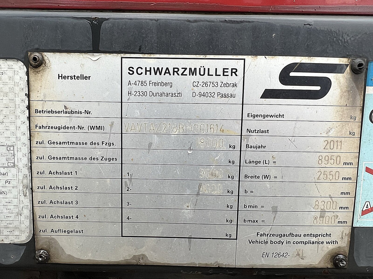 Schwarzmüller AZ 18 AZ 18 - Platós pótkocsi: 3 kép. Schwarzmüller AZ 18 AZ 18 - Platós pótkocsi: 3 kép.