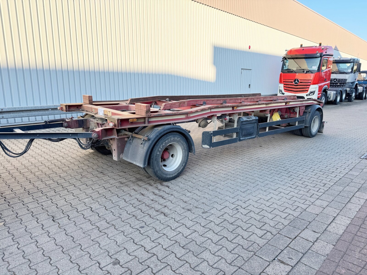 Schwarzmüller Abrollanhänger Abrollanhänger - Multiliftes/ Konténerszállító pótkocsi: 1 kép. Schwarzmüller Abrollanhänger Abrollanhänger - Multiliftes/ Konténerszállító pótkocsi: 1 kép.
