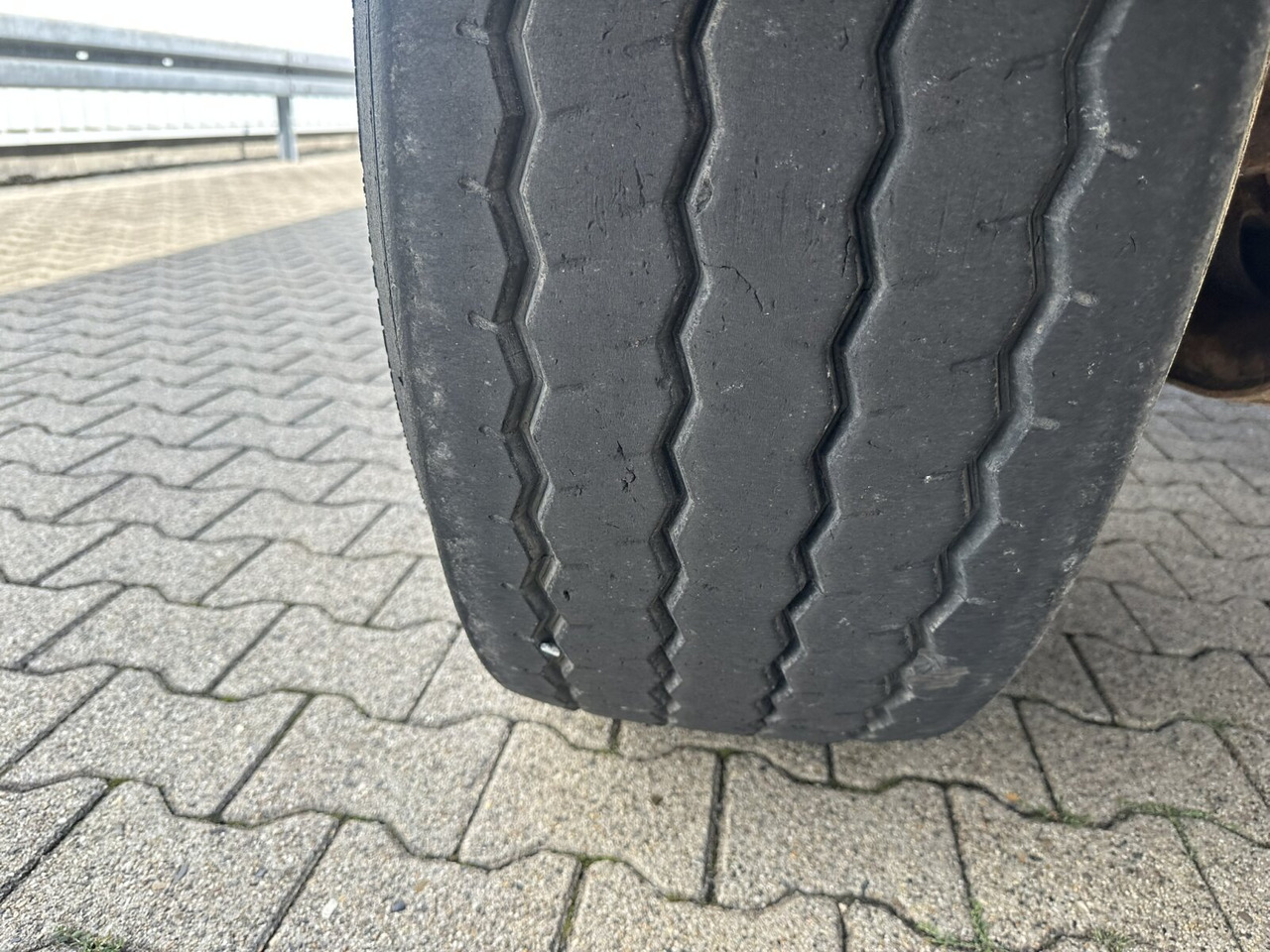 Schwarzmüller M-Serie M-Serie, Alu-Bordwände, ca. 11m³ - Pótkocsi billenőplatós: 3 kép. Schwarzmüller M-Serie M-Serie, Alu-Bordwände, ca. 11m³ - Pótkocsi billenőplatós: 3 kép.