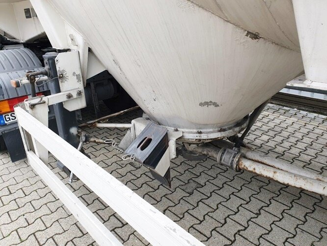 Spitzer SF 2455/4 UN PM SF 2455/4 UN PM Siloaufliger ca. 55m³ - Silós félpótkocsi: 2 kép. Spitzer SF 2455/4 UN PM SF 2455/4 UN PM Siloaufliger ca. 55m³ - Silós félpótkocsi: 2 kép.