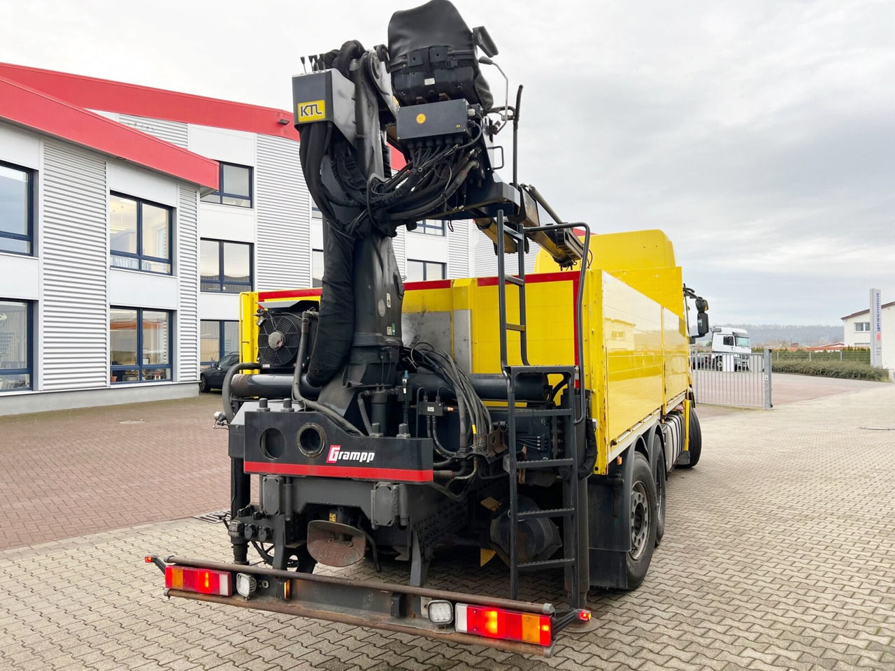 Darus autó, Platós teherautó Stralis AS260SY48 6x2/4 Stralis AS260SY48 6x2/4, Kran Palfinger PK18001L am Heck, Lenk-/Liftachse: 10 kép.