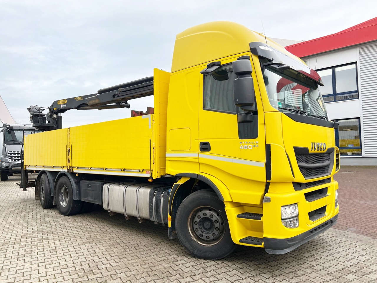 Darus autó, Platós teherautó Stralis AS260SY48 6x2/4 Stralis AS260SY48 6x2/4, Kran Palfinger PK18001L am Heck, Lenk-/Liftachse: 9 kép.
