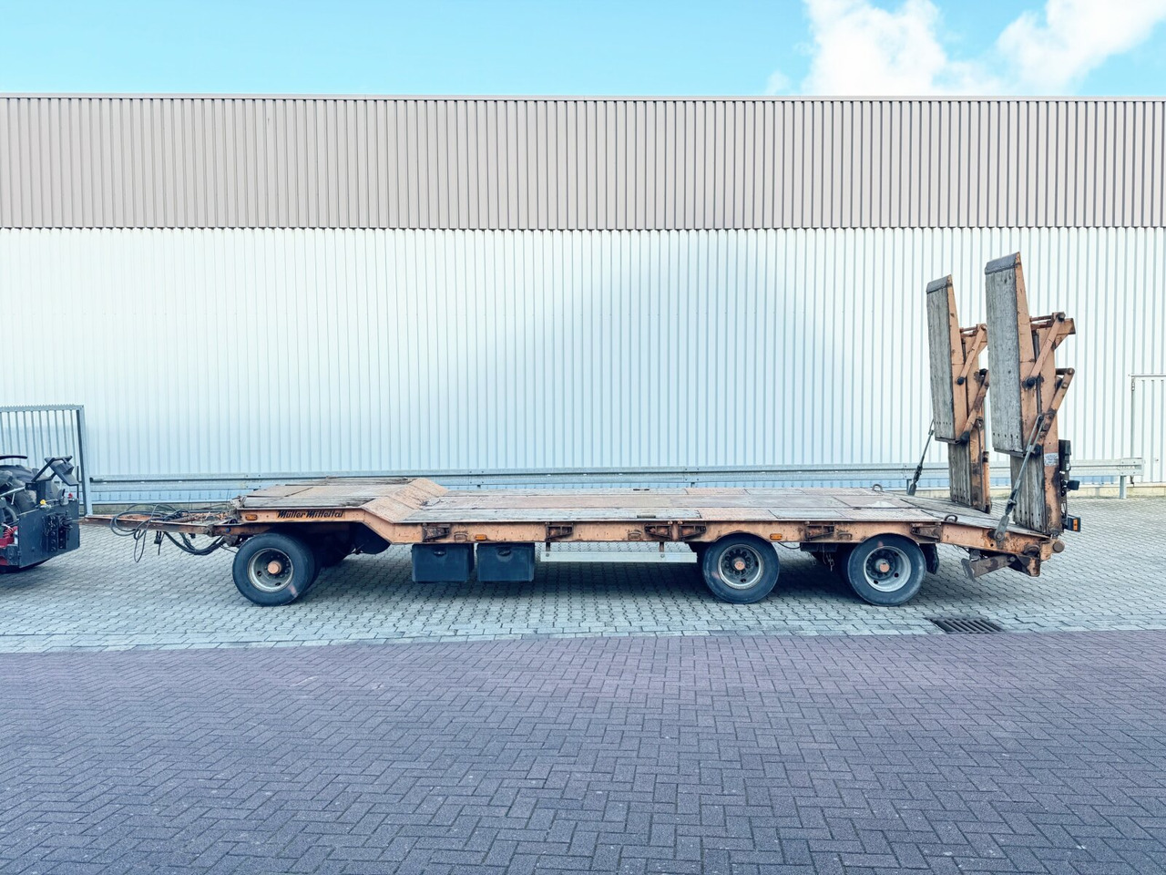 Pótkocsi mélybölcsős a következők szállításához nehézgépek T 3 Kompakt 30,0 T 3 Kompakt 30,0, Hydr. Rampen, Verbr. auf 3m: 6 kép. Pótkocsi mélybölcsős a következők szállításához nehézgépek T 3 Kompakt 30,0 T 3 Kompakt 30,0, Hydr. Rampen, Verbr. auf 3m: 6 kép.