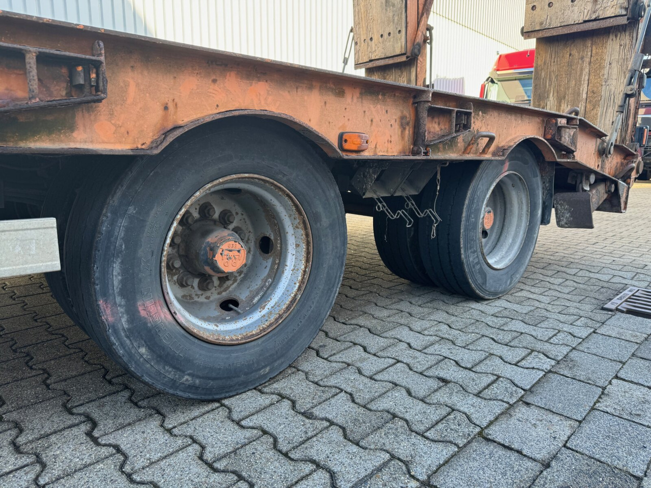 T 3 Kompakt 30,0 T 3 Kompakt 30,0, Hydr. Rampen, Verbr. auf 3m - Pótkocsi mélybölcsős: 2 kép. T 3 Kompakt 30,0 T 3 Kompakt 30,0, Hydr. Rampen, Verbr. auf 3m - Pótkocsi mélybölcsős: 2 kép.