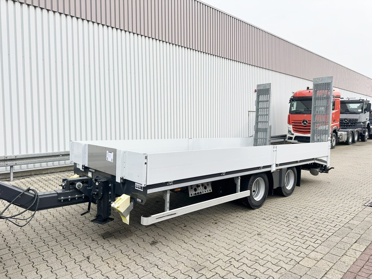 TAT-B 180 TAT-B 180, Neuwertig! - Pótkocsi mélybölcsős: 1 kép. TAT-B 180 TAT-B 180, Neuwertig! - Pótkocsi mélybölcsős: 1 kép.