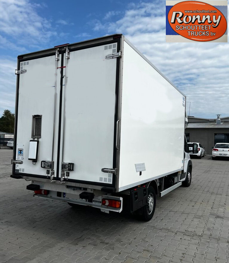 Ducato Maxi Multijet 4x2 - Teherautó: 3 kép. Ducato Maxi Multijet 4x2 - Teherautó: 3 kép.