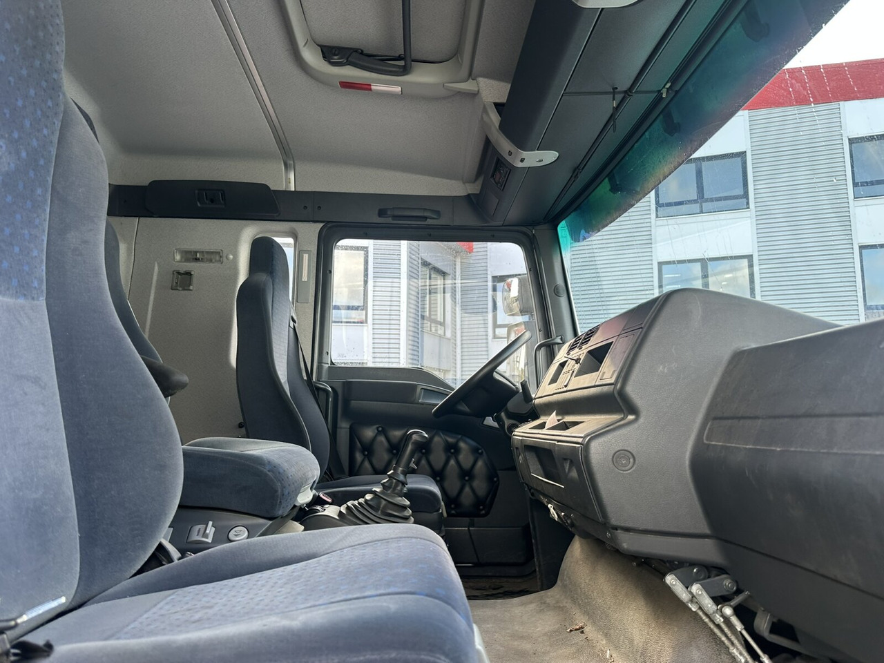 MAN TGA 18.350 4x2 LL TGA 18.350 4x2 LL, Fahrschulausstattung - Teherautó: 3 kép. MAN TGA 18.350 4x2 LL TGA 18.350 4x2 LL, Fahrschulausstattung - Teherautó: 3 kép.