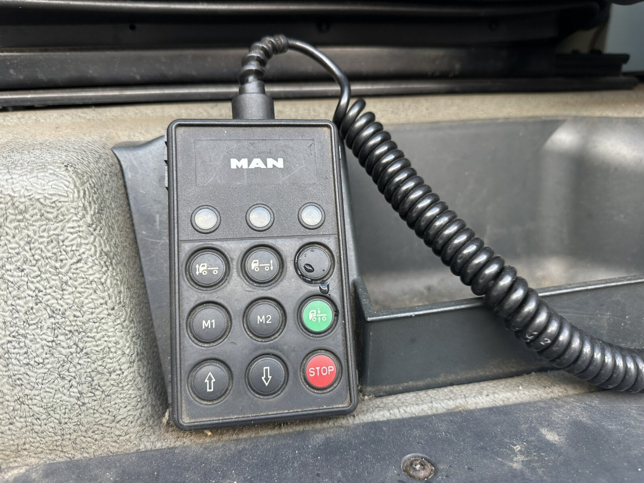 MAN TGA 18.350 4x2 LL TGA 18.350 4x2 LL, Fahrschulausstattung - Teherautó: 5 kép. MAN TGA 18.350 4x2 LL TGA 18.350 4x2 LL, Fahrschulausstattung - Teherautó: 5 kép.