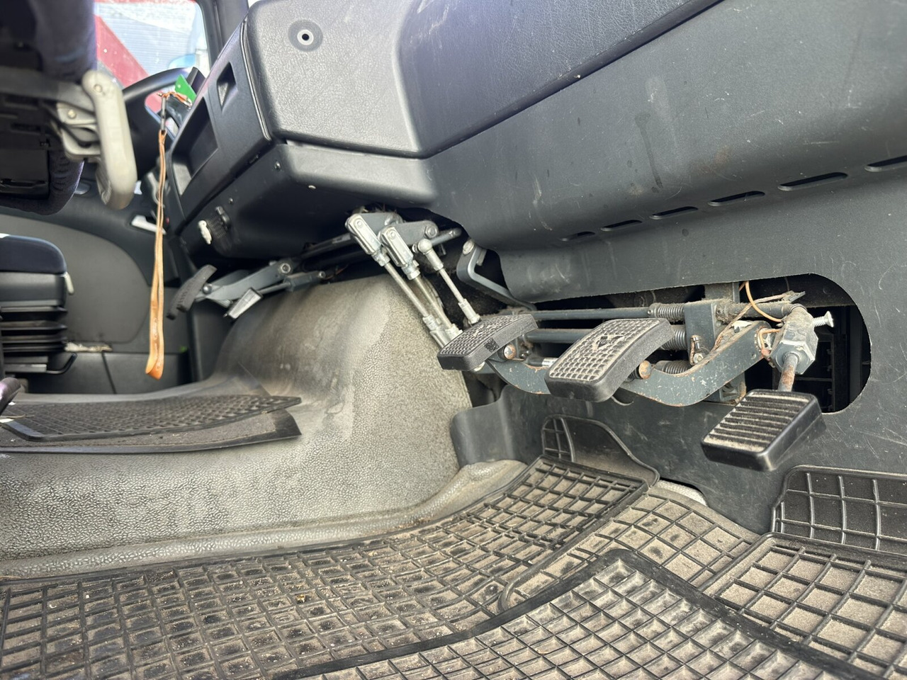 MAN TGA 18.360 LL 4x2 TGA 18.360 LL 4x2, Fahrschule - Teherautó: 2 kép. MAN TGA 18.360 LL 4x2 TGA 18.360 LL 4x2, Fahrschule - Teherautó: 2 kép.