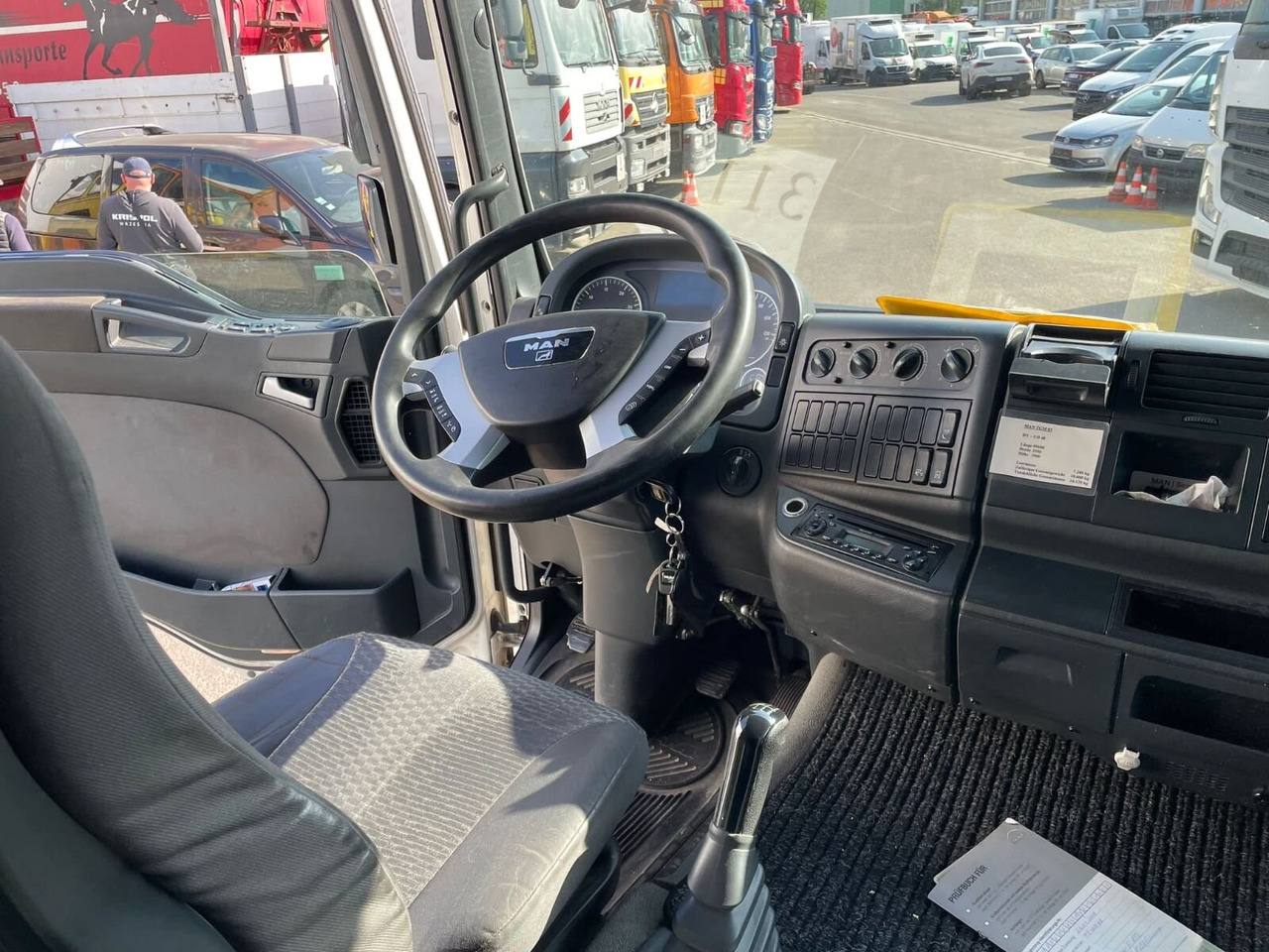 MAN TGM 18.330 4X2 LL TGM 18.330 4X2 LL, Fahrschulausstattung - Teherautó: 2 kép. MAN TGM 18.330 4X2 LL TGM 18.330 4X2 LL, Fahrschulausstattung - Teherautó: 2 kép.