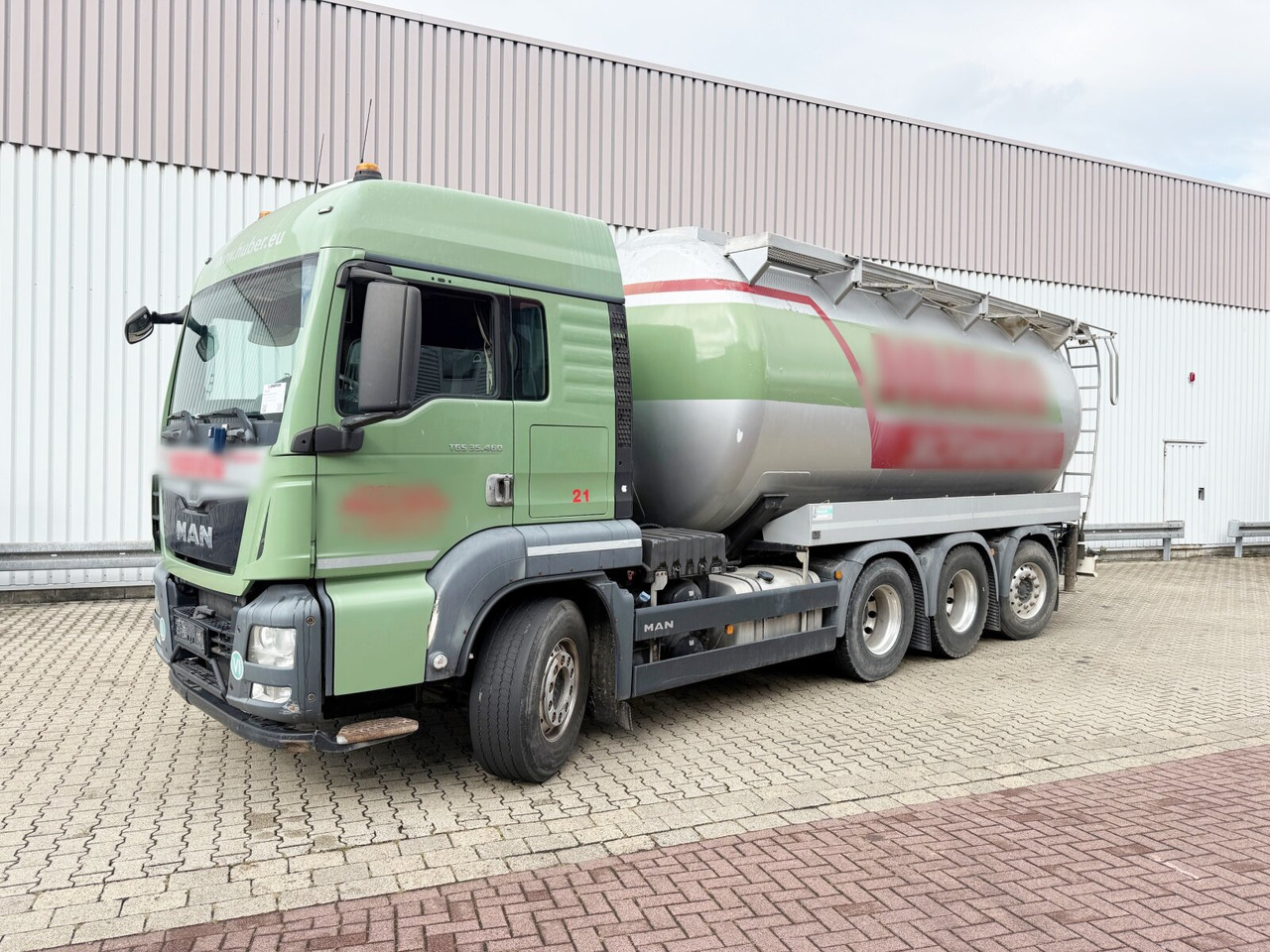 MAN TGS 35.460 8x4-4 BL TGS 35.460 8x4-4 BL, Intarder, Lenk/Lift, Kippsilo ca. 32m³, Kompressor - Teherautó: 1 kép. MAN TGS 35.460 8x4-4 BL TGS 35.460 8x4-4 BL, Intarder, Lenk/Lift, Kippsilo ca. 32m³, Kompressor - Teherautó: 1 kép.
