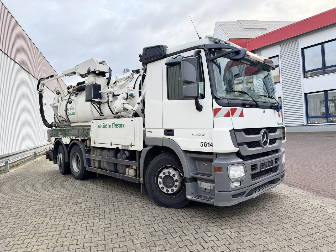 Teherautó Mercedes-Benz Actros 2536 L 6x2 Actros 2536 L 6x2, Müller Saug- und Spülwagen ca. 10,5m³, Lenkachse: 9 kép.