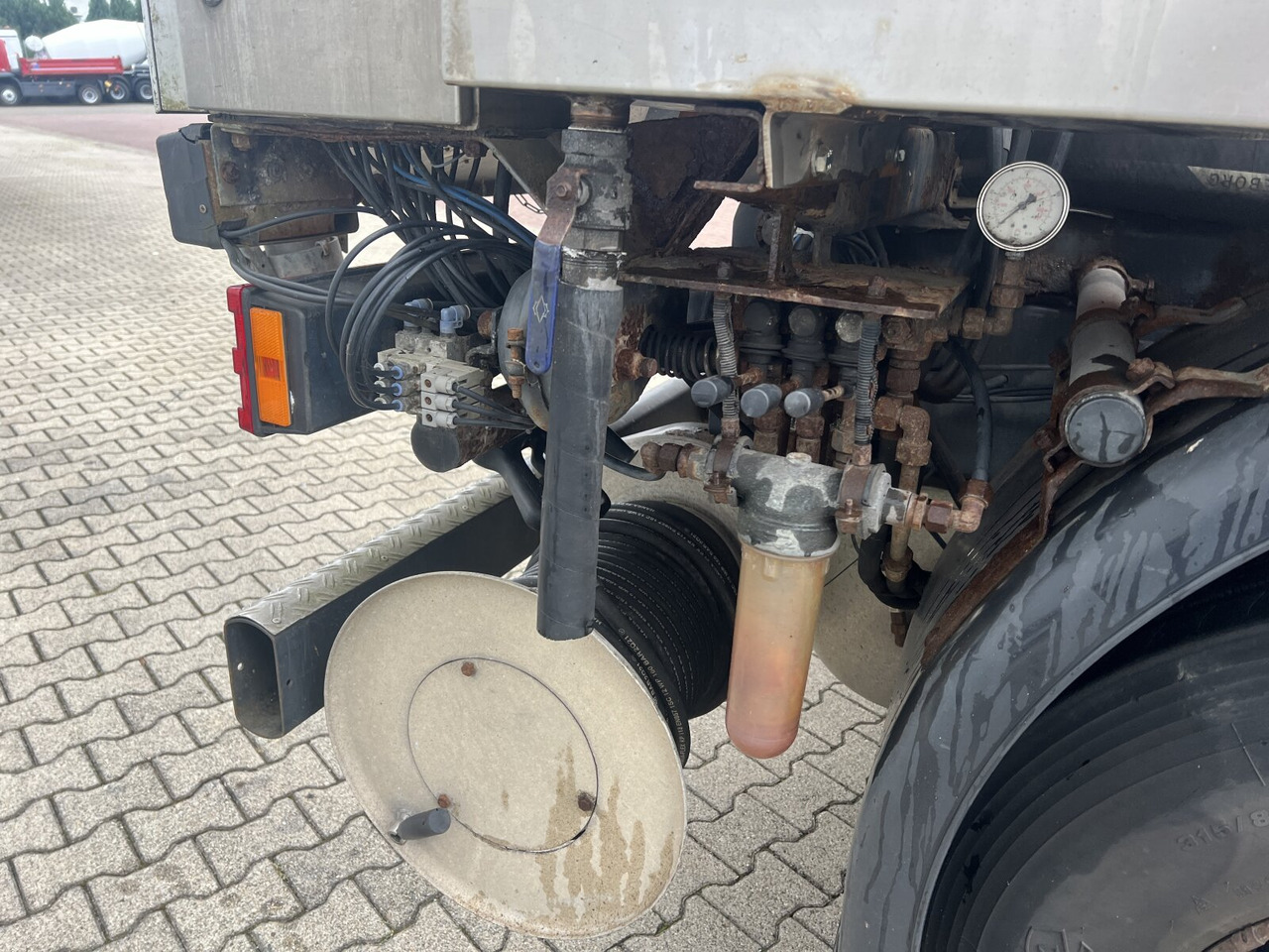 Mercedes-Benz Actros 2541 L 6x2 Actros 2541 L 6x2, Lenkachse, Küller Saug- und Spülwagen ca. 14m³ - Teherautó: 4 kép. Mercedes-Benz Actros 2541 L 6x2 Actros 2541 L 6x2, Lenkachse, Küller Saug- und Spülwagen ca. 14m³ - Teherautó: 4 kép.