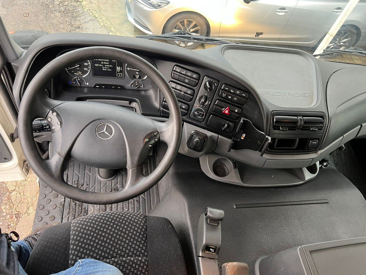 Mercedes-Benz Actros 2541 L 6x2 Actros 2541 L 6x2, Müller Saug-/Spülwagen ca. 12m³, Widi-Platte, Lenkachse - Teherautó: 5 kép. Mercedes-Benz Actros 2541 L 6x2 Actros 2541 L 6x2, Müller Saug-/Spülwagen ca. 12m³, Widi-Platte, Lenkachse - Teherautó: 5 kép.