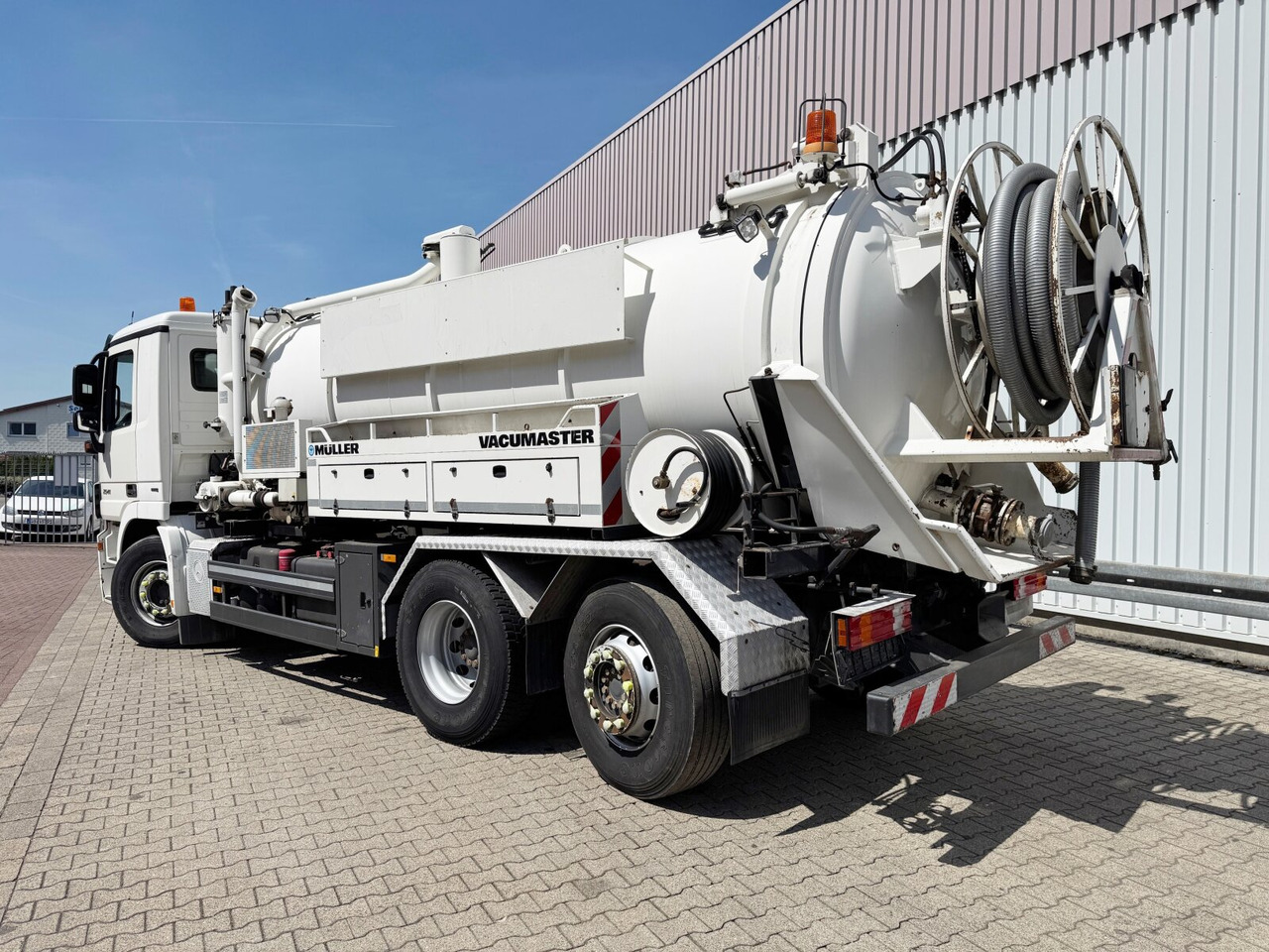 Mercedes-Benz Actros 2541 L 6x2 Actros 2541 L 6x2, Müller Saug-/Spülwagen ca. 12m³, Widi-Platte, Lift-/Lenkachse - Teherautó: 5 kép. Mercedes-Benz Actros 2541 L 6x2 Actros 2541 L 6x2, Müller Saug-/Spülwagen ca. 12m³, Widi-Platte, Lift-/Lenkachse - Teherautó: 5 kép.