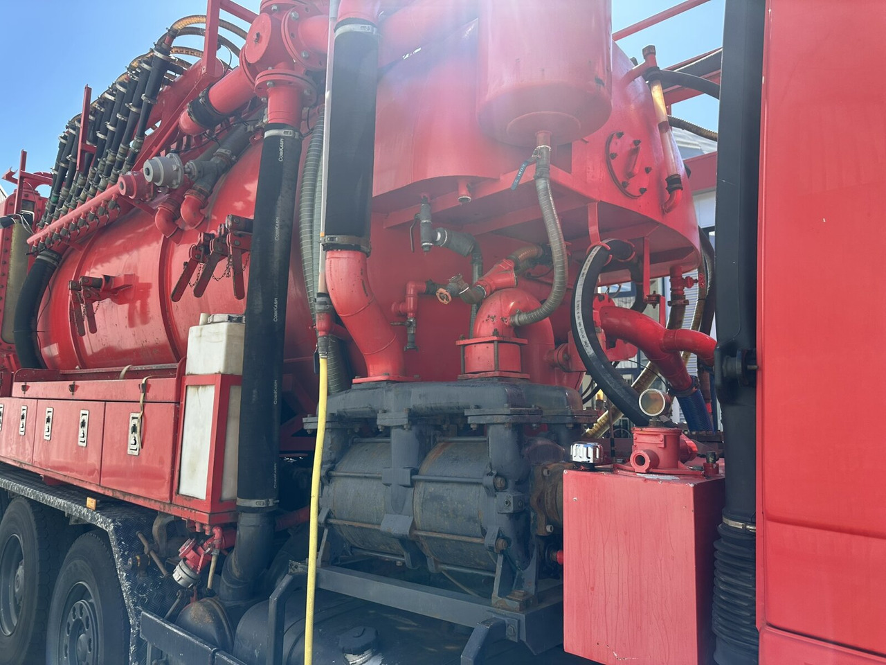 Mercedes-Benz Actros 3246 L 8x2 Actros 3246 L 8x2, Hellmers Saug- und Spülwagen ca. 15m³ - Teherautó: 2 kép. Mercedes-Benz Actros 3246 L 8x2 Actros 3246 L 8x2, Hellmers Saug- und Spülwagen ca. 15m³ - Teherautó: 2 kép.