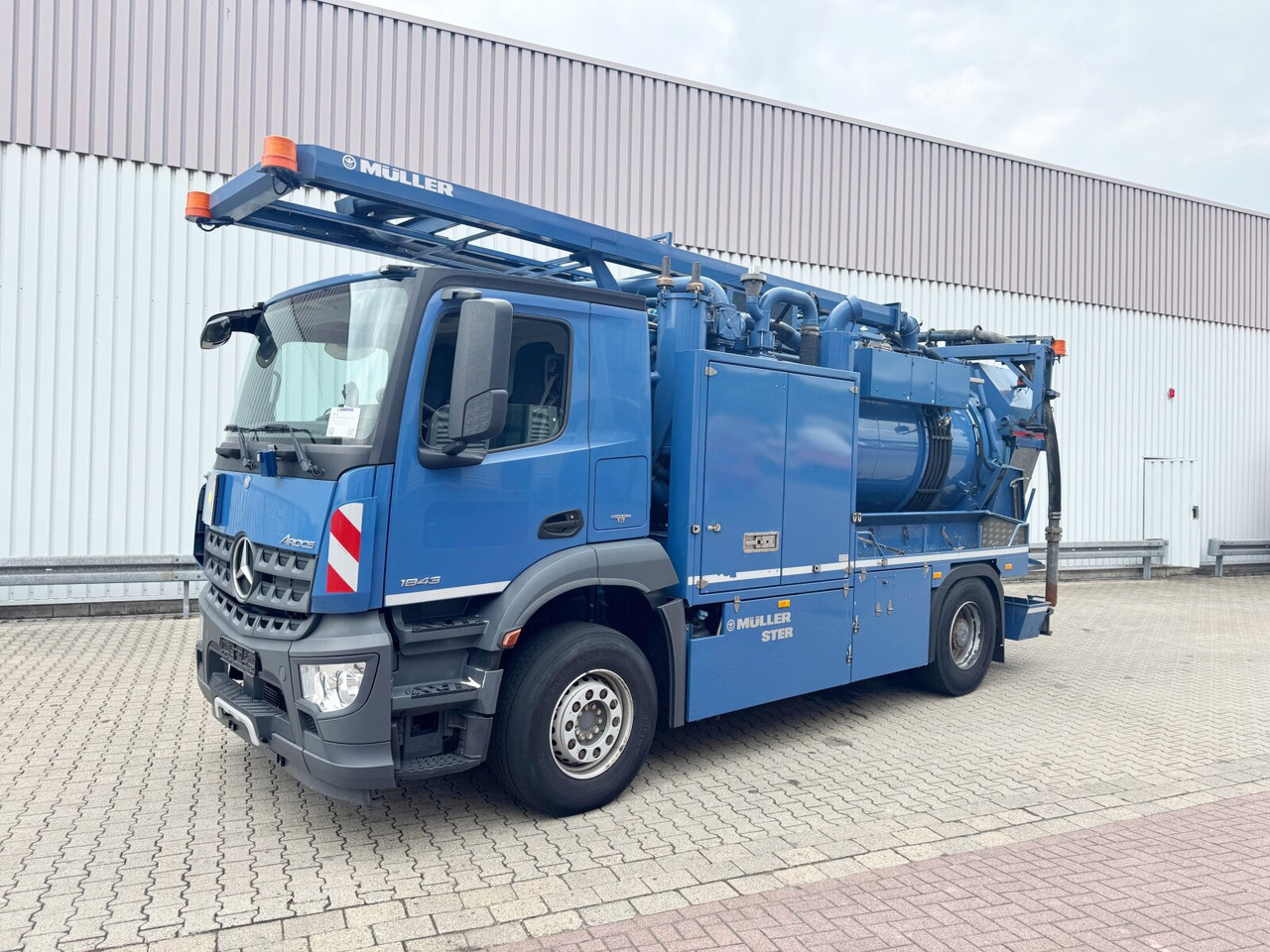 Mercedes-Benz Arocs 1843 L 4x2 Arocs 1843 L 4x2, Müller Canalmaster ca. 8m³, Standheizung, Funk - Teherautó: 1 kép. Mercedes-Benz Arocs 1843 L 4x2 Arocs 1843 L 4x2, Müller Canalmaster ca. 8m³, Standheizung, Funk - Teherautó: 1 kép.