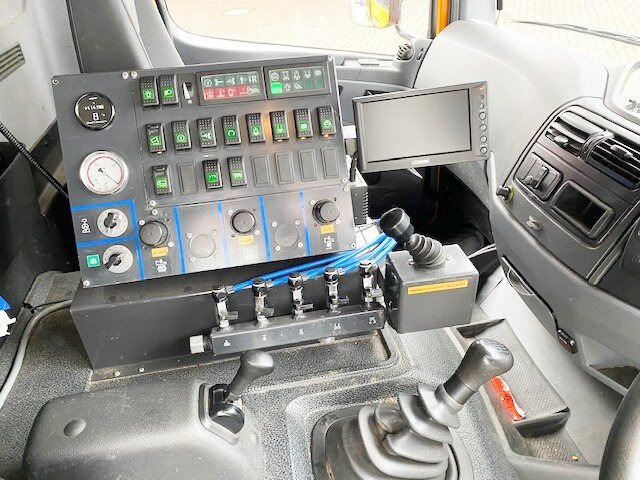 Mercedes-Benz Atego 1324 4x2 Atego 1324 4x2, Kehrmaschine Explorer 8 - Teherautó: 3 kép. Mercedes-Benz Atego 1324 4x2 Atego 1324 4x2, Kehrmaschine Explorer 8 - Teherautó: 3 kép.