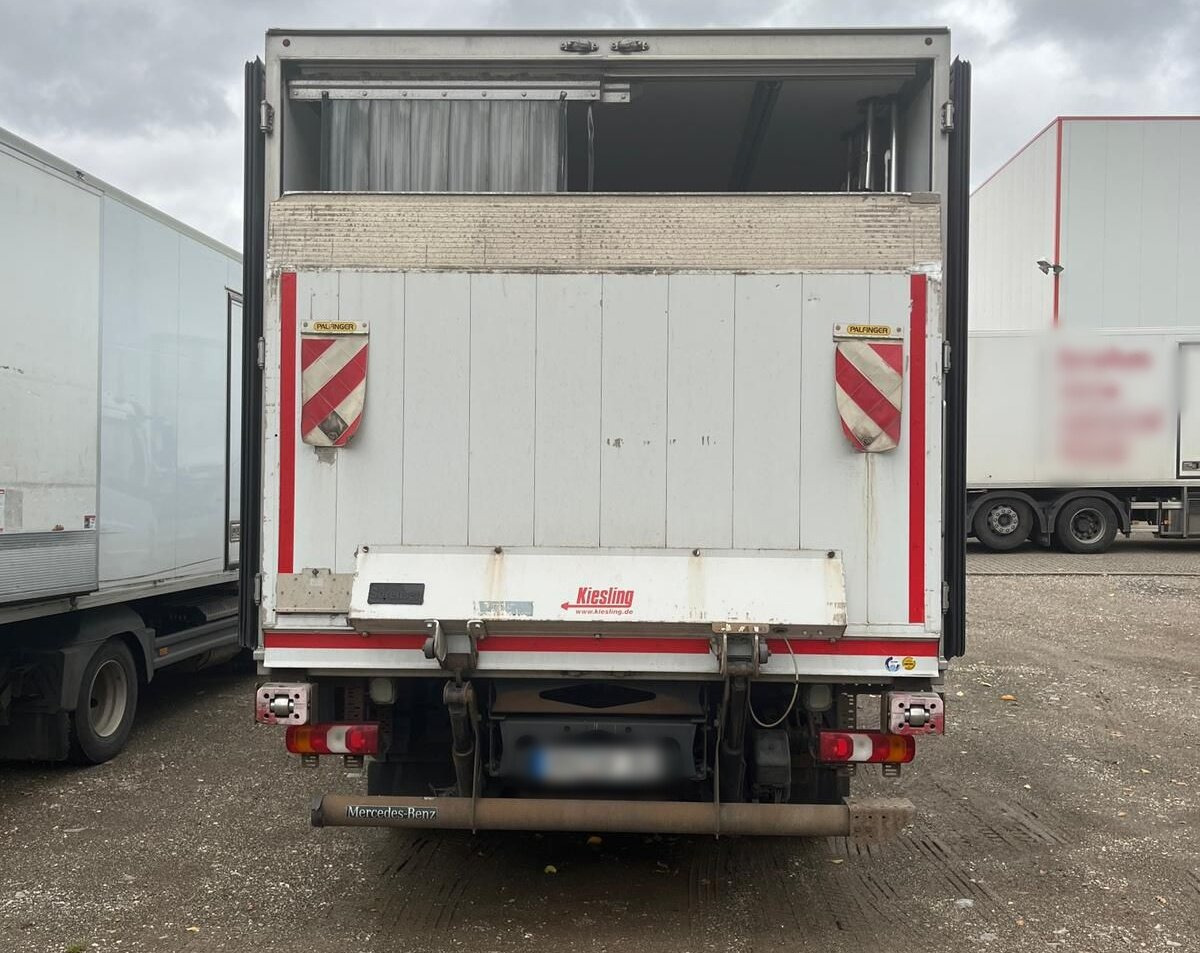 Mercedes-Benz Atego 816 4x2 Atego 816 4x2, Kühlkoffer, Trennwand, ThermoKing, LBW Sörensen - Teherautó: 5 kép. Mercedes-Benz Atego 816 4x2 Atego 816 4x2, Kühlkoffer, Trennwand, ThermoKing, LBW Sörensen - Teherautó: 5 kép.