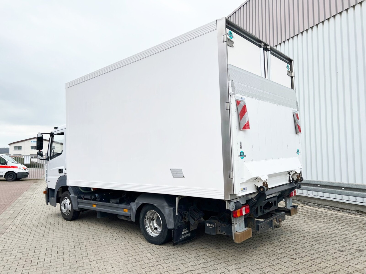 Mercedes-Benz Atego 816 L 4x2 Atego 816 L 4x2, Kühlkoffer, ThermoKing, LBW BÄR - Teherautó: 4 kép. Mercedes-Benz Atego 816 L 4x2 Atego 816 L 4x2, Kühlkoffer, ThermoKing, LBW BÄR - Teherautó: 4 kép.