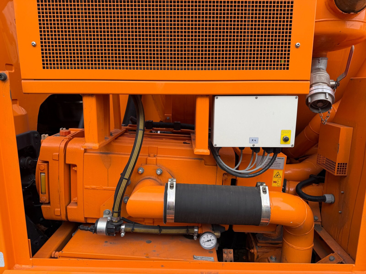 Scania G 320 4x2 G 320 4x2, Müller Vacumaster ca. 5,5m³, Funk - Teherautó: 4 kép. Scania G 320 4x2 G 320 4x2, Müller Vacumaster ca. 5,5m³, Funk - Teherautó: 4 kép.