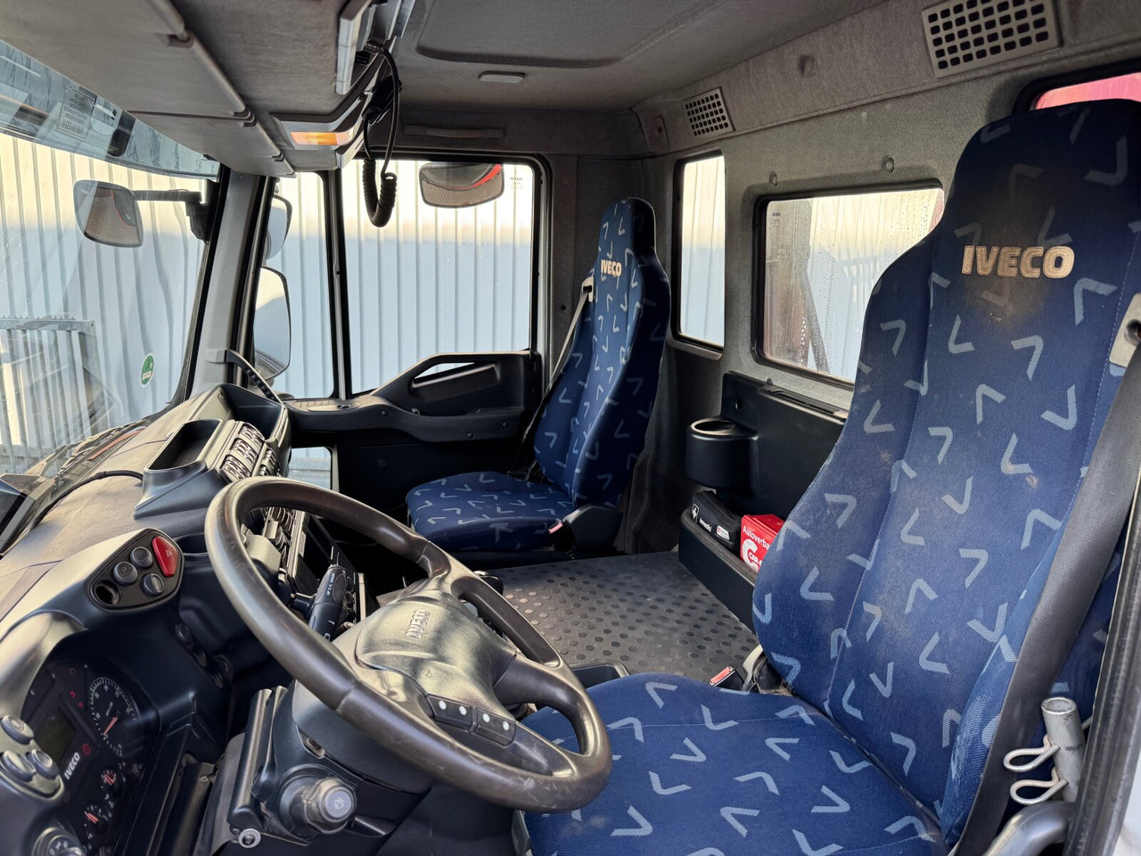 Trakker AD260T36W 6x6 Trakker AD260T36W 6x6 - Billenőplatós teherautó: 2 kép. Trakker AD260T36W 6x6 Trakker AD260T36W 6x6 - Billenőplatós teherautó: 2 kép.