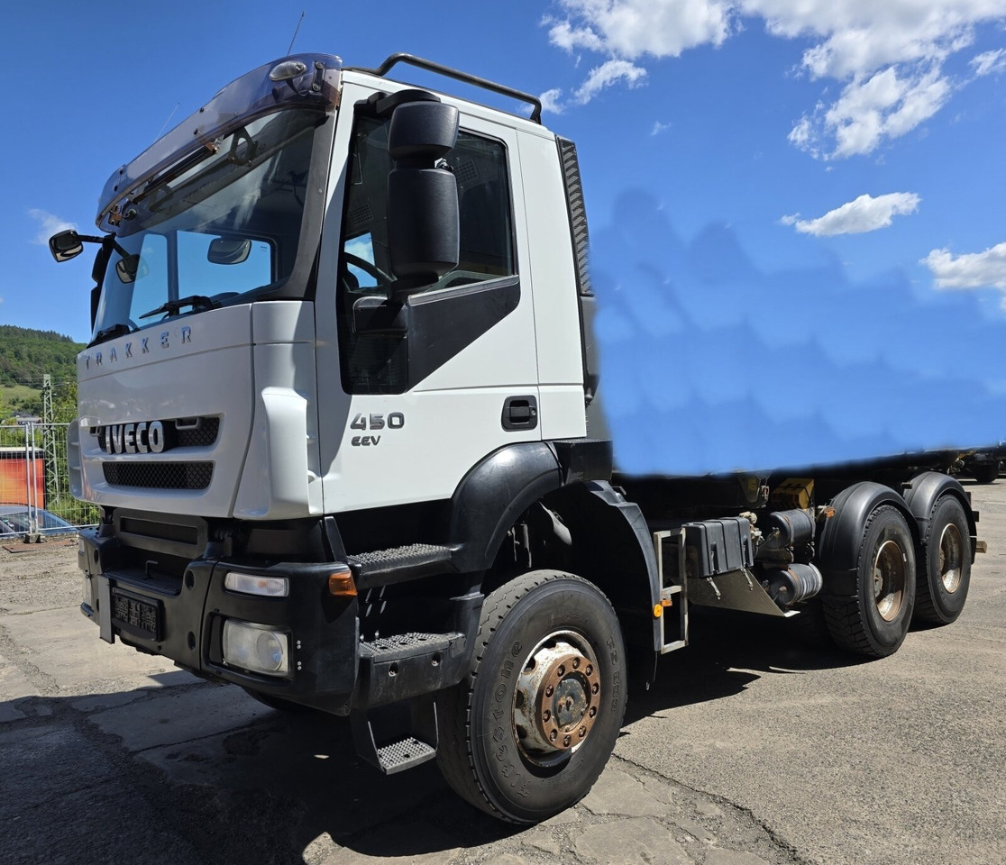 Alvaz teherautó Trakker AD260T45W 6x6 Trakker AD260T45W 6x6: 1 kép.