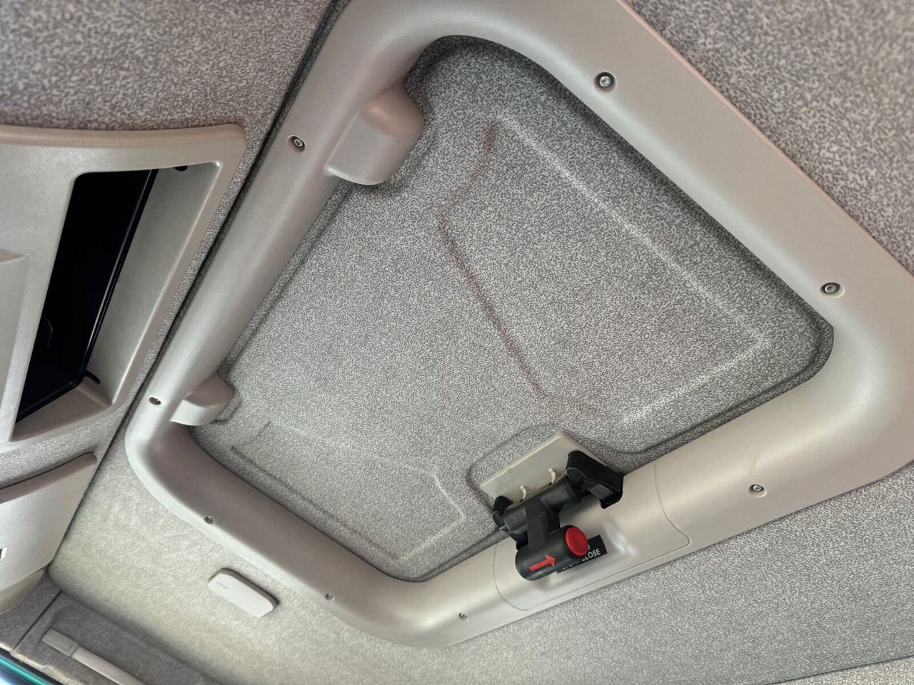 Trakker AD260T45W 6x6 Trakker AD260T45W 6x6 - Alvaz teherautó: 2 kép. Trakker AD260T45W 6x6 Trakker AD260T45W 6x6 - Alvaz teherautó: 2 kép.