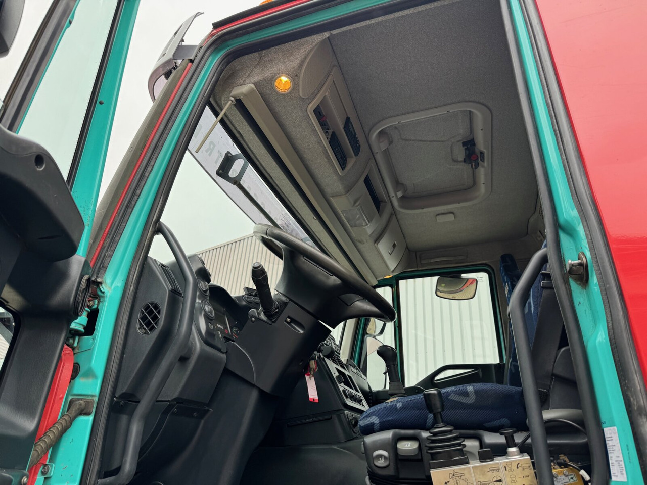 Trakker AD260T45W 6x6 Trakker AD260T45W 6x6, Bordmatik - Billenőplatós teherautó: 3 kép. Trakker AD260T45W 6x6 Trakker AD260T45W 6x6, Bordmatik - Billenőplatós teherautó: 3 kép.