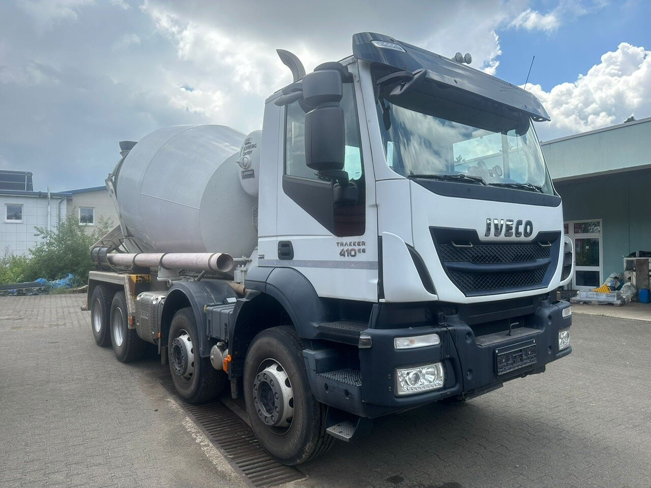 Trakker AD340T41B 8x4 Trakker AD340T41B 8x4, Betonmischer Stetter ca. 9m³ - Betonmixer: 2 kép. Trakker AD340T41B 8x4 Trakker AD340T41B 8x4, Betonmischer Stetter ca. 9m³ - Betonmixer: 2 kép.