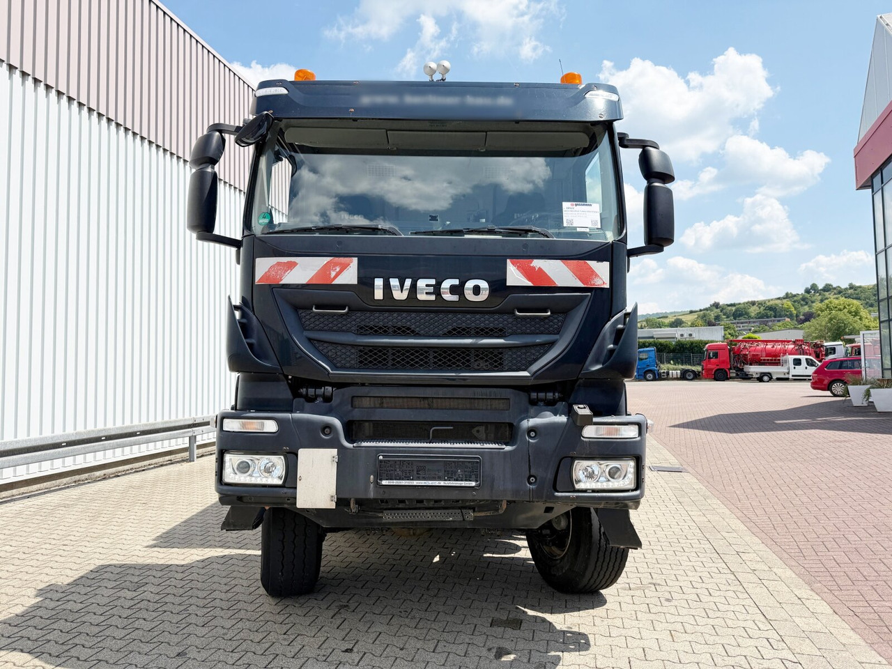 Trakker AD410T45W 8x8 Trakker AD410T45W 8x8 - Billenőplatós teherautó: 5 kép. Trakker AD410T45W 8x8 Trakker AD410T45W 8x8 - Billenőplatós teherautó: 5 kép.