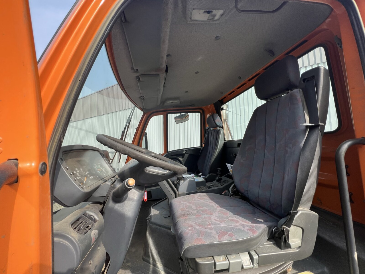 Interior photo 2: Unimog U 300 4x4 U 300 4x4, Kipper, Kommunalhydraulik, VarioPilot, Zapfwelle lízing Unimog U 300 4x4 U 300 4x4, Kipper, Kommunalhydraulik, VarioPilot, Zapfwelle