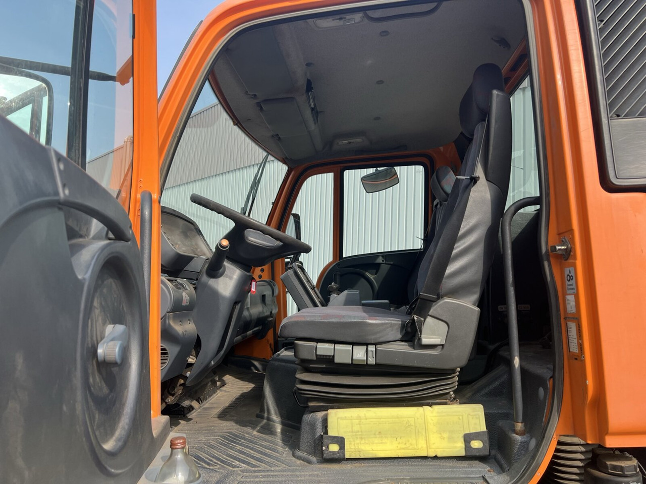 Unimog U 300 4x4 U 300 4x4, Kipper, Kommunalhydraulik, VarioPilot, Zapfwelle - Billenőplatós teherautó, Többcélú/ Speciális jármű: 5 kép. Unimog U 300 4x4 U 300 4x4, Kipper, Kommunalhydraulik, VarioPilot, Zapfwelle - Billenőplatós teherautó, Többcélú/ Speciális jármű: 5 kép.