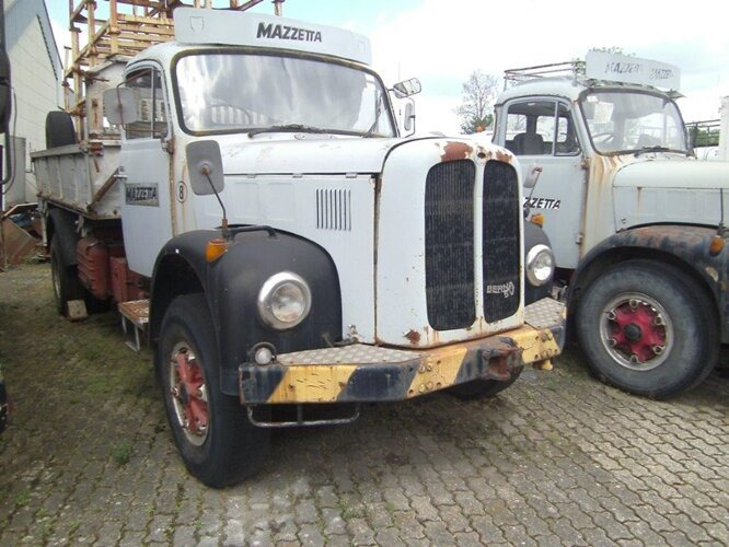 V5 4x2 Saurer V5 4x2 - Billenőplatós teherautó: 1 kép. V5 4x2 Saurer V5 4x2 - Billenőplatós teherautó: 1 kép.